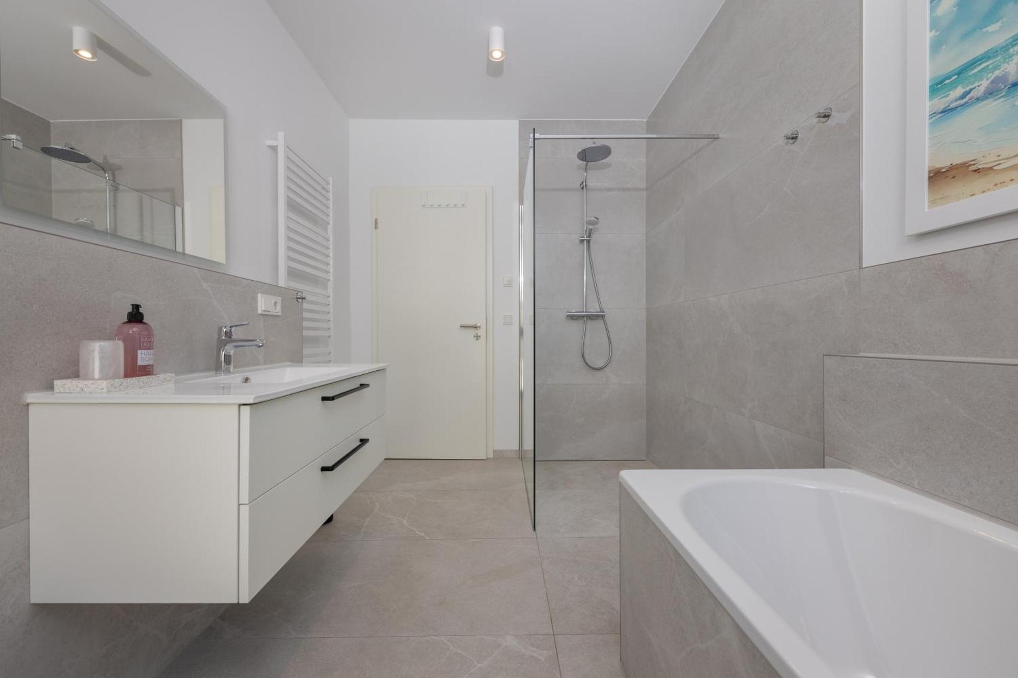 Ferienwohnung Strom Acht - Modern Frisch Inkl Stellplatz, Balkon - 200M Zum Alten Strom Росток Экстерьер фото
